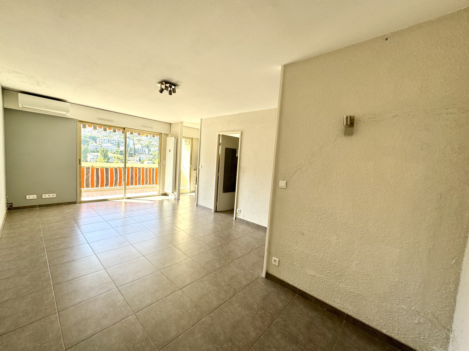 Image_, Studio, Golfe Juan, ref :812