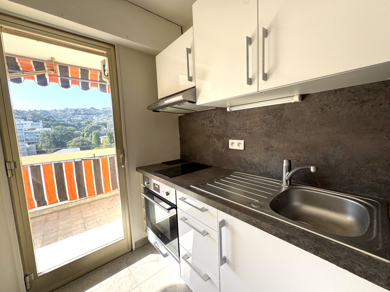 Image_, Studio, Golfe Juan, ref :812
