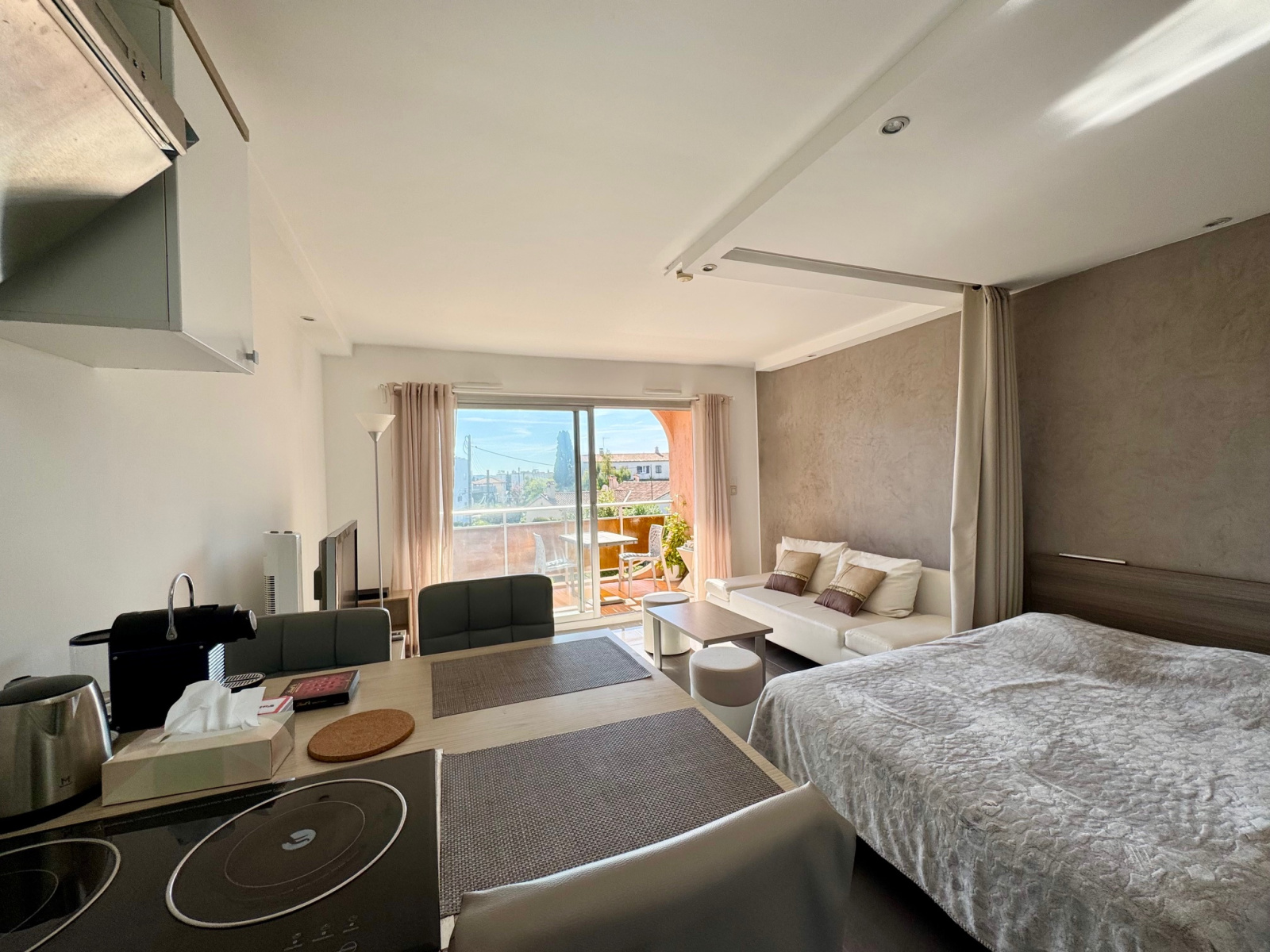 Image_, Studio, Golfe Juan, ref :808