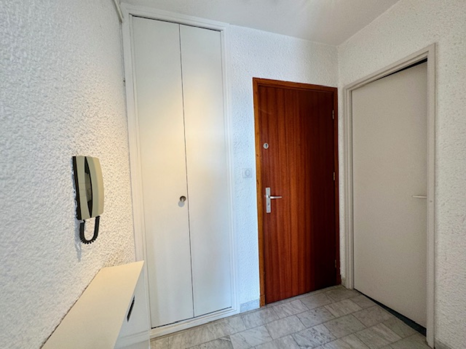 Image_, Studio, Golfe Juan, ref :795
